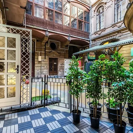 Apartment Bpr Vintage Garden With Terrace & Sauna