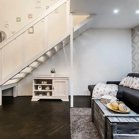 Apartment Bpr Vintage Garden With Terrace & Sauna
